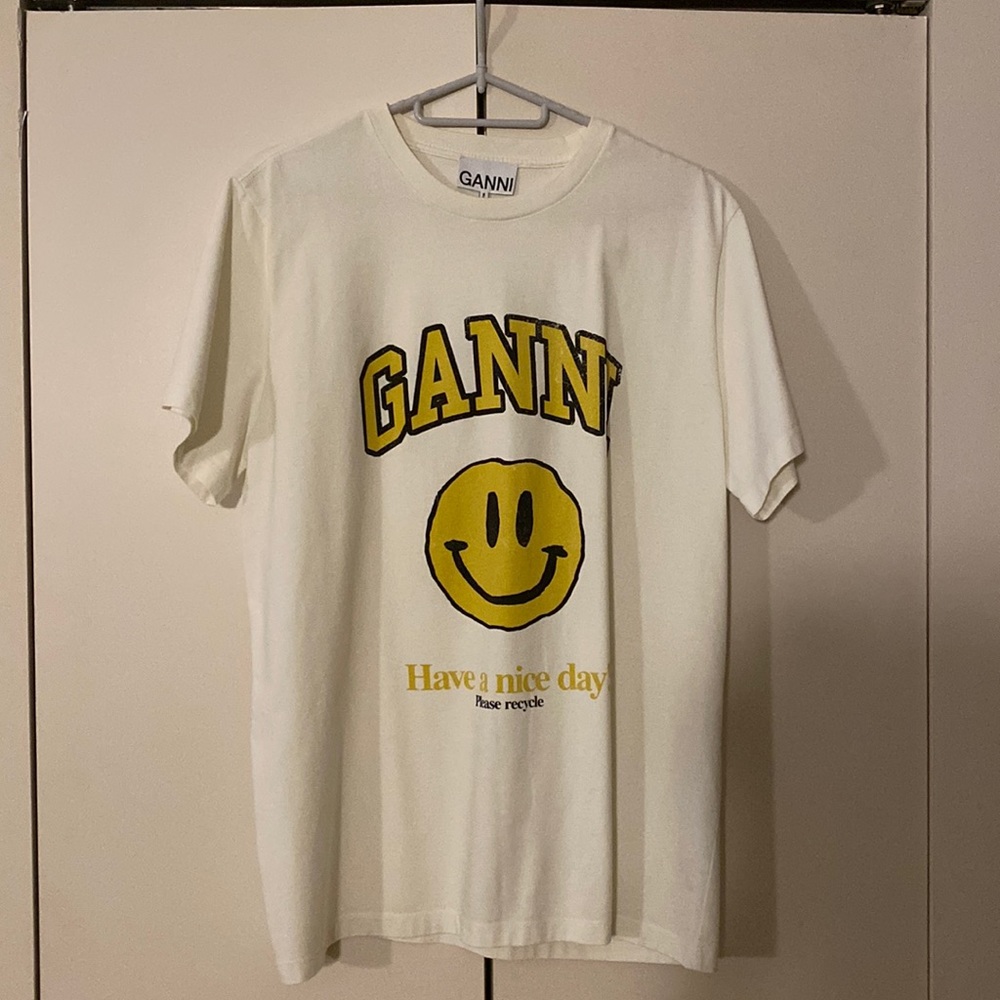Ganni tshirt dry cleaned in a very good condition